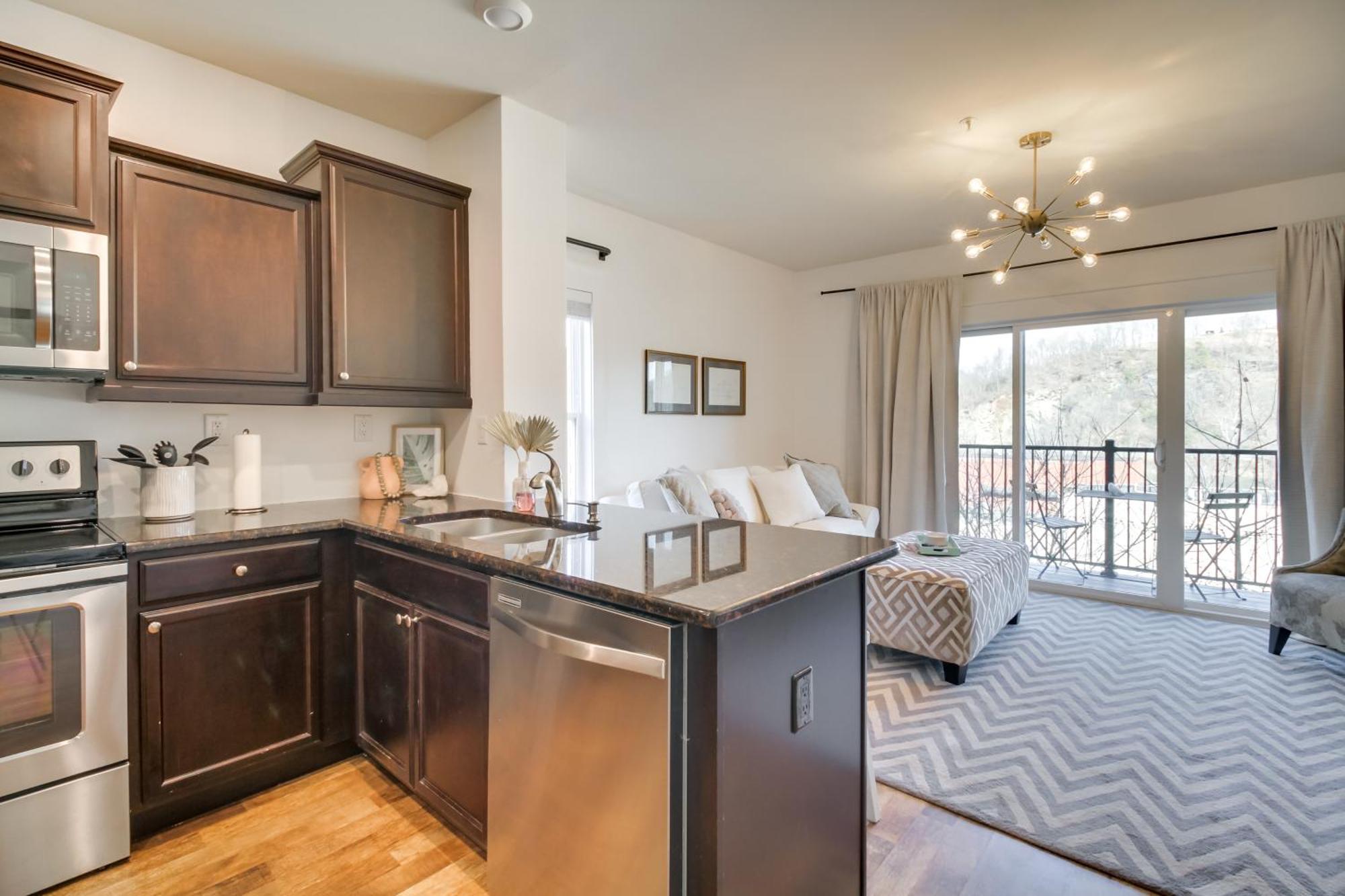 Walkable Lynchburg Condo With Private Balcony Exterior photo