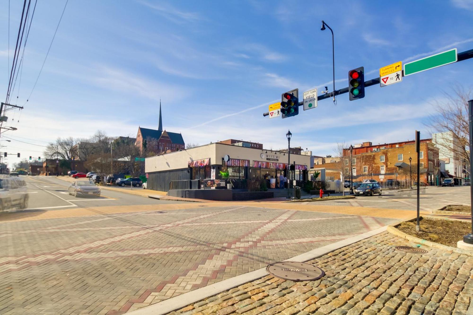 Walkable Lynchburg Condo With Private Balcony Exterior photo