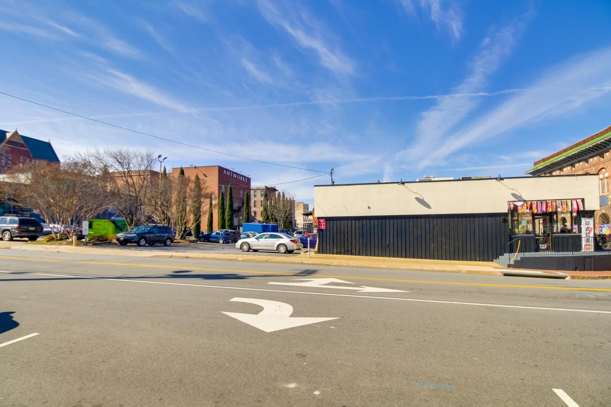 Walkable Lynchburg Condo With Private Balcony Exterior photo