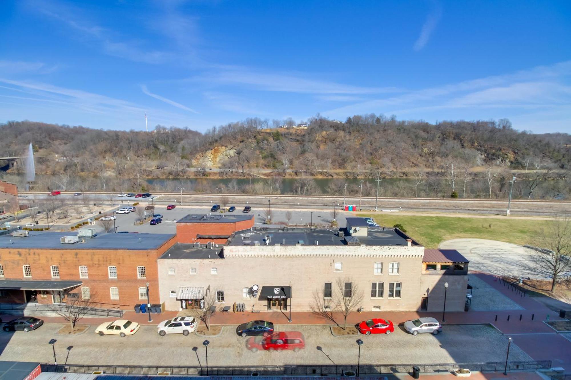 Walkable Lynchburg Condo With Private Balcony Exterior photo