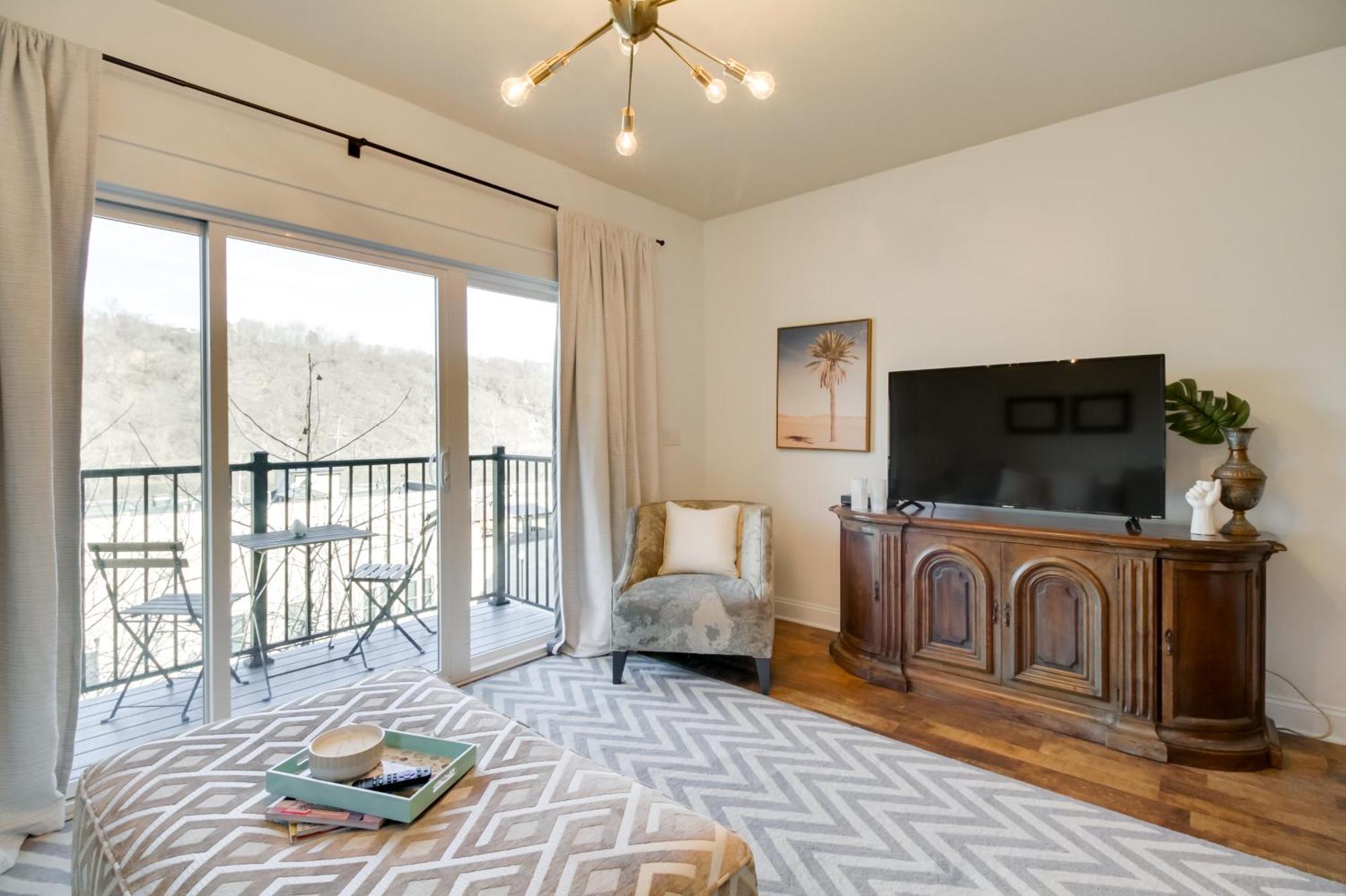 Walkable Lynchburg Condo With Private Balcony Exterior photo