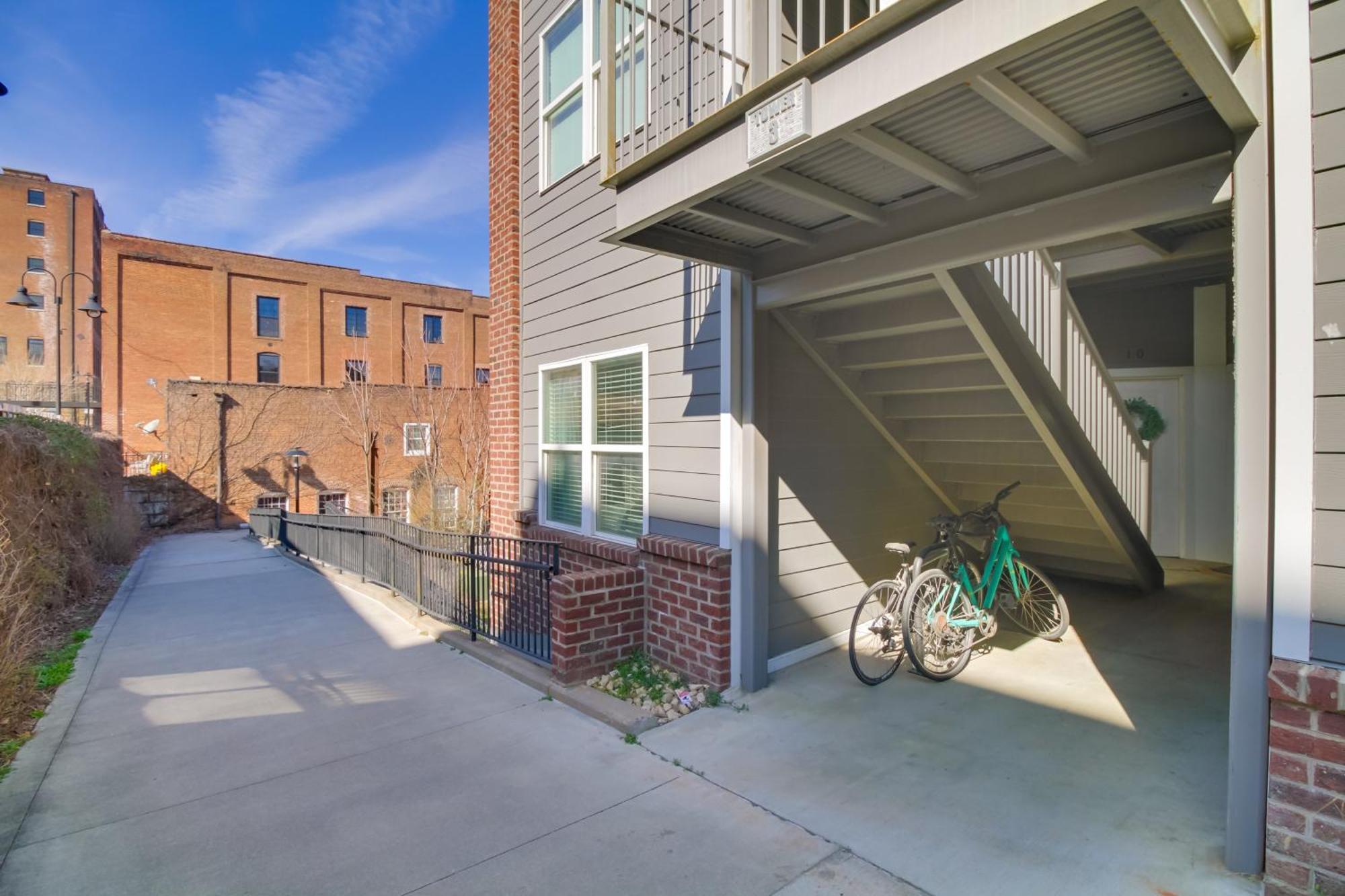 Walkable Lynchburg Condo With Private Balcony Exterior photo